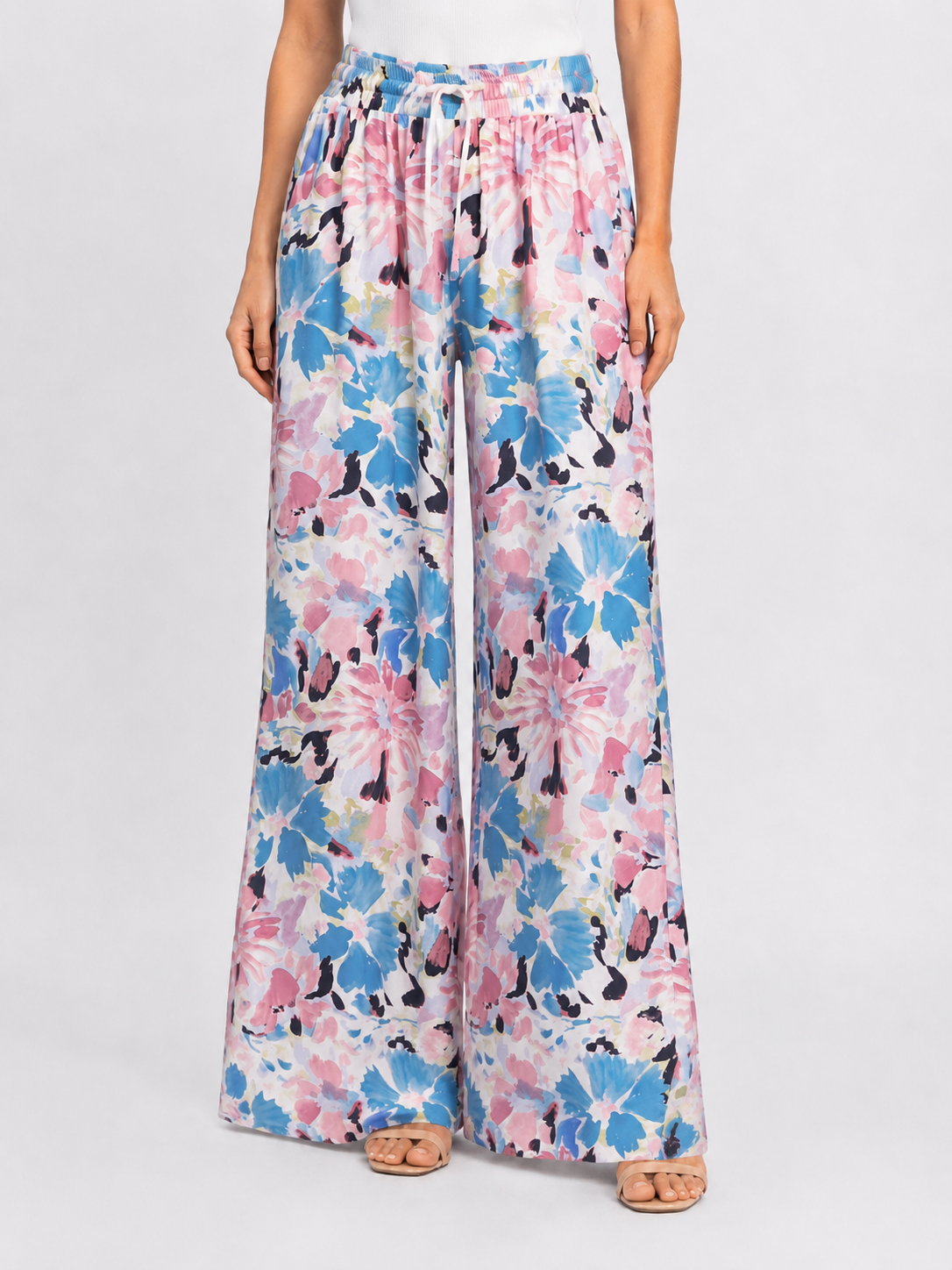 Pantalon large fluide pour femme à imprimé floral pastel rose et bleu, taille élastique avec cordon, vue de face-RAZANA