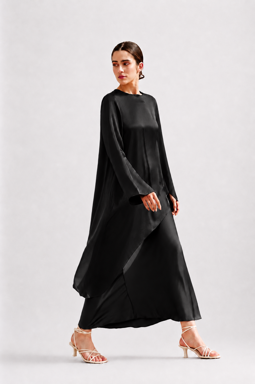 Ensemble long satiné noir avec tunique asymétrique à manches longues, vue de coté -Noir-RAZANA