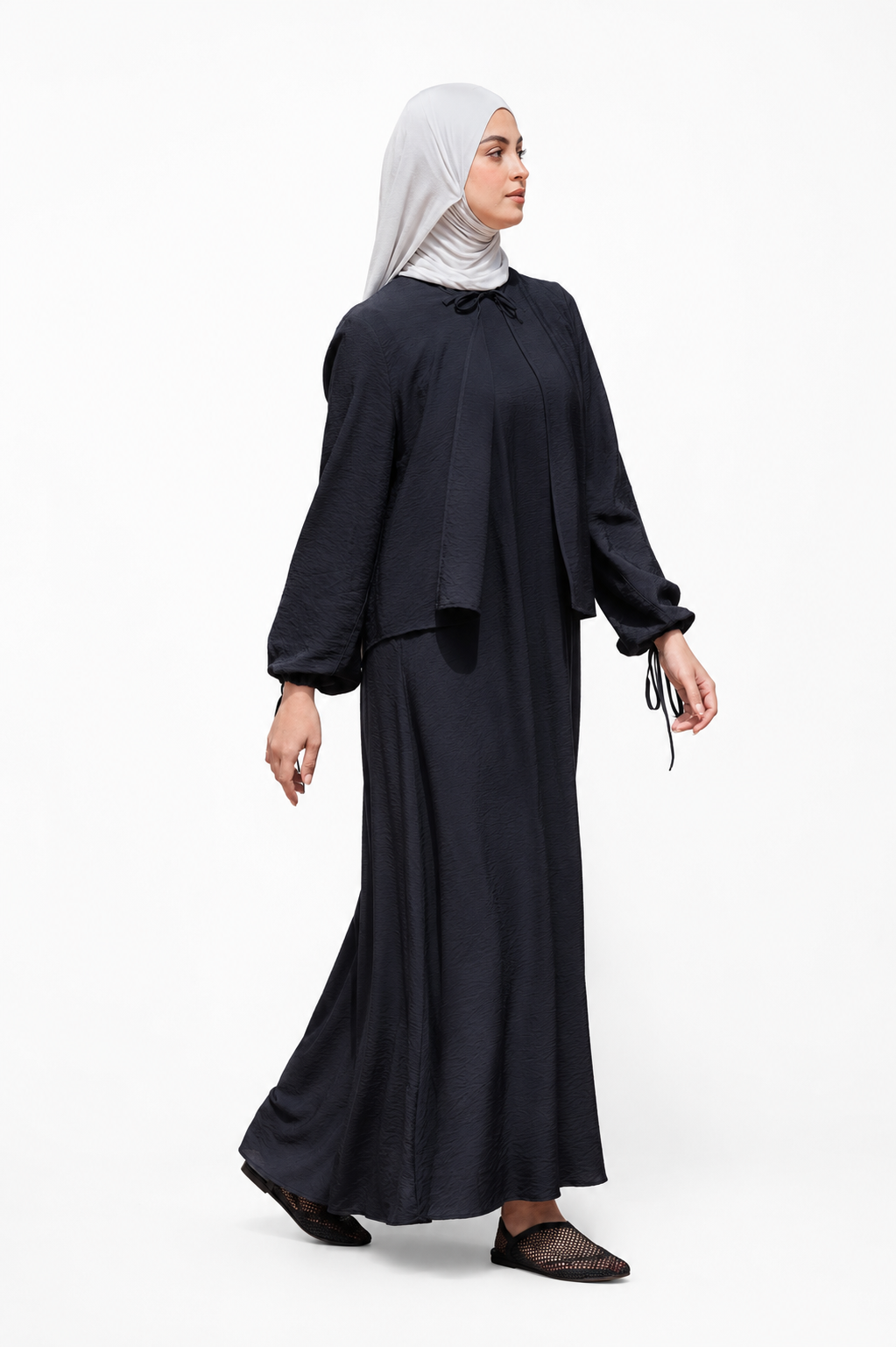 robe-longue-sans-manches-sur-robe-texturee-liens-noues-Noir-face