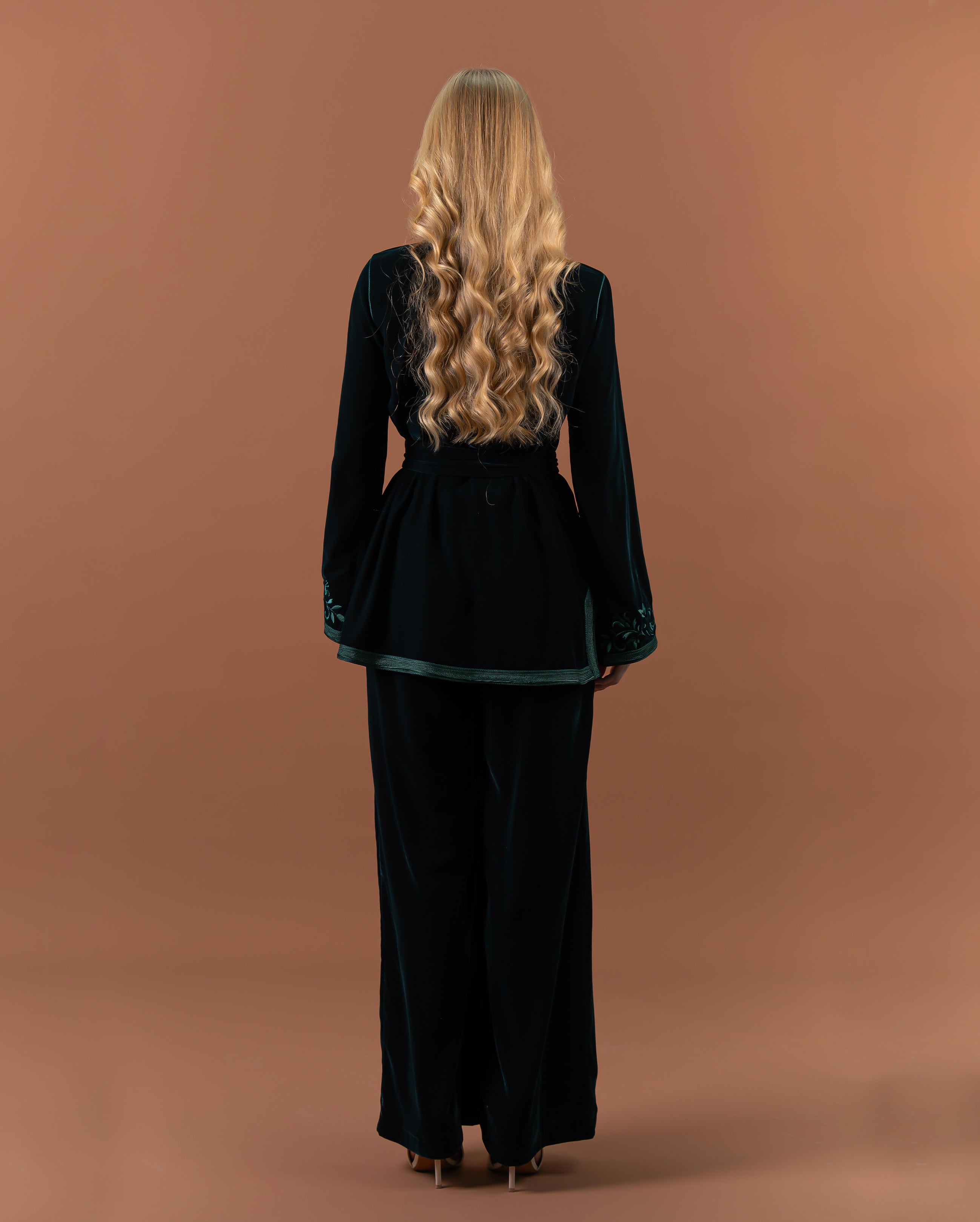 Tunique jabador en velours brodée avec ceinture pour femme – RAZANA