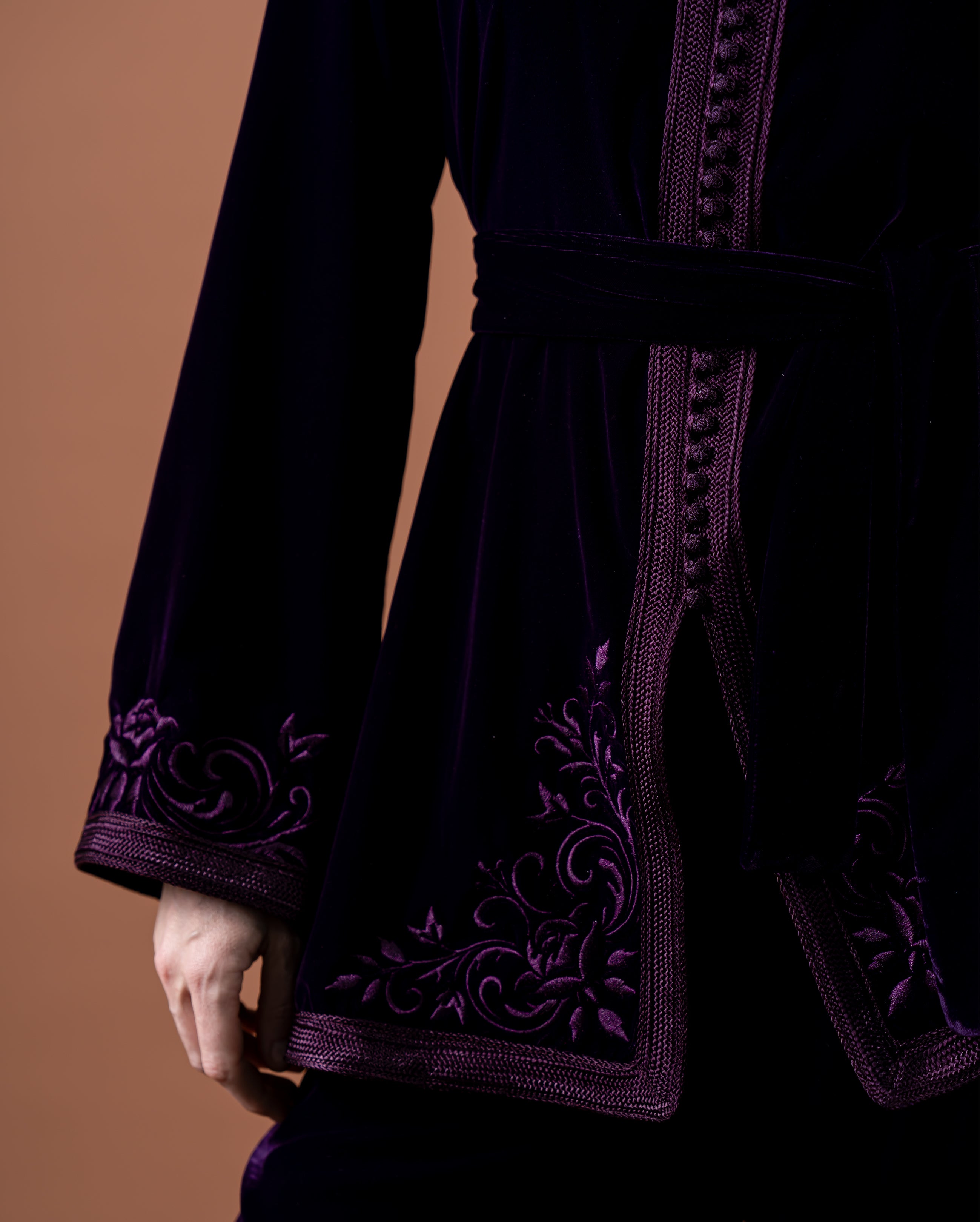 Tunique jabador en velours brodée avec ceinture pour femme – RAZANA