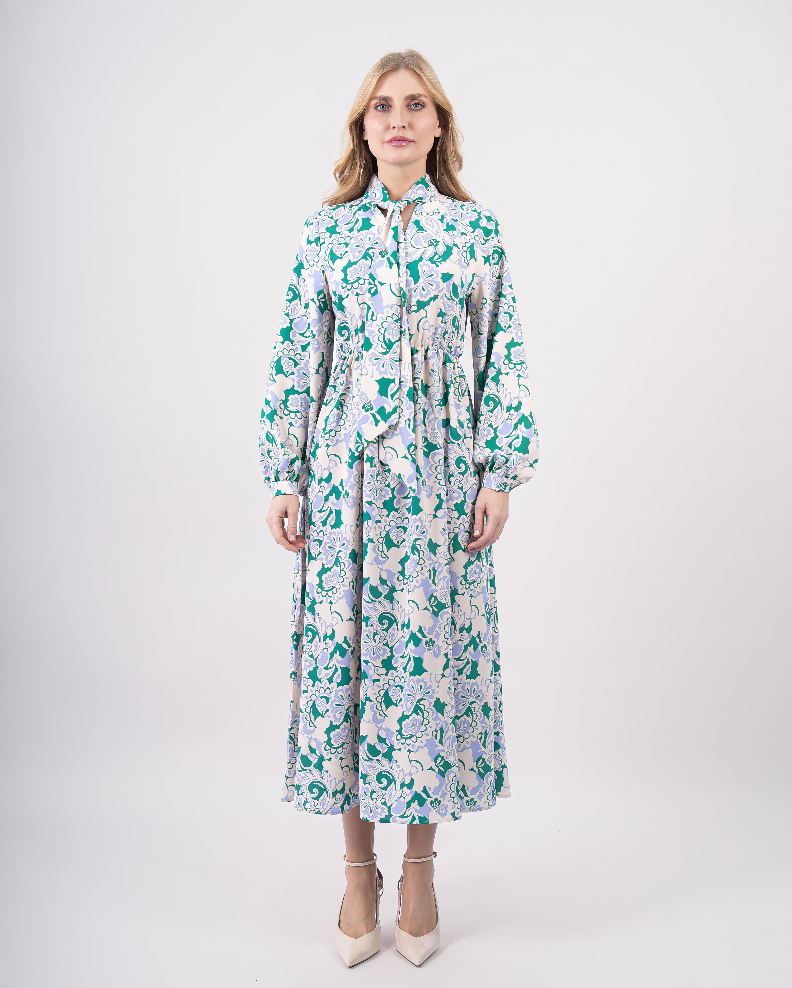 Robe longue fluide femme à imprimé floral vert avec col lavallière et manches longues élégantes