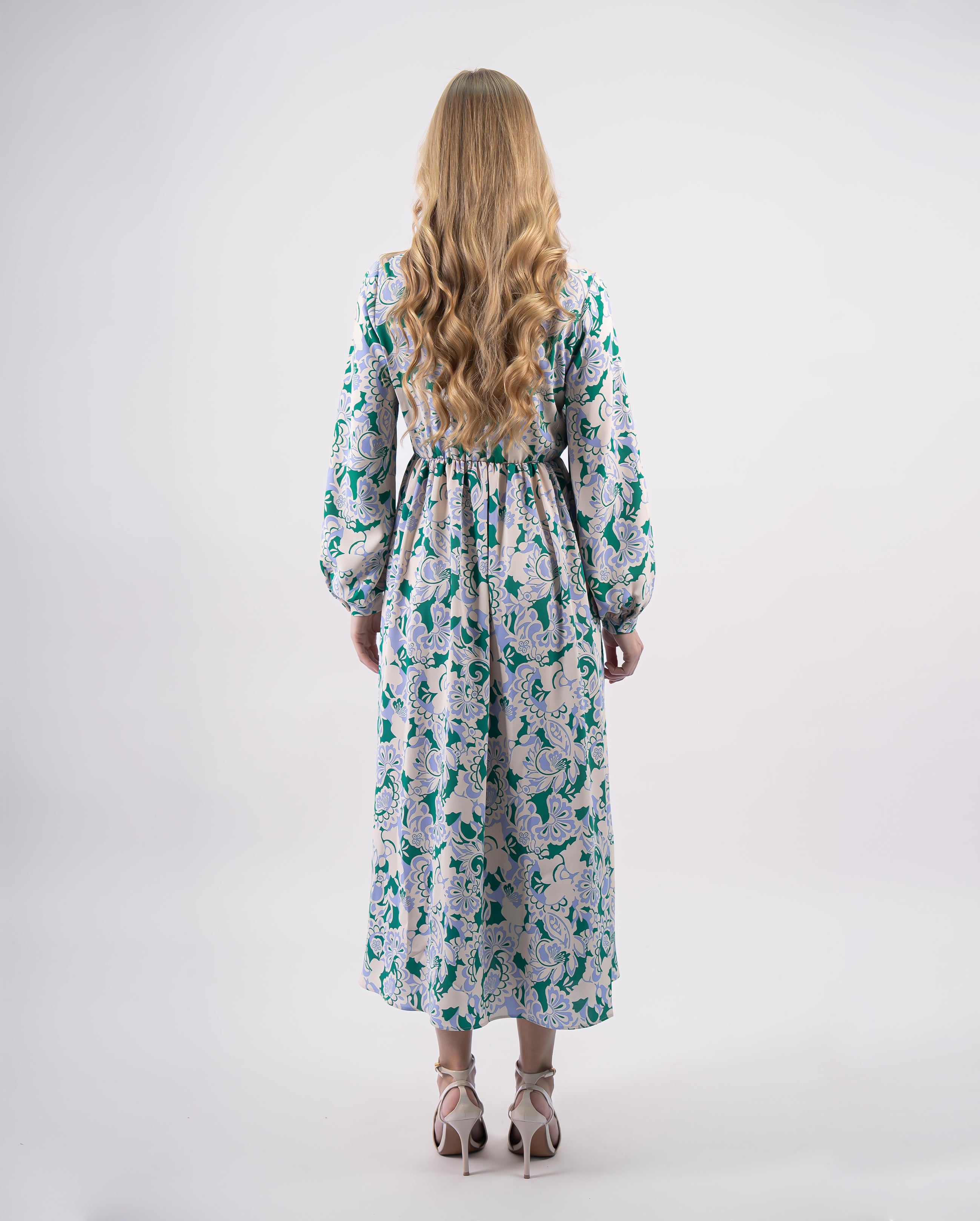 Robe longue fluide femme à imprimé floral vert avec col lavallière et manches longues élégantes