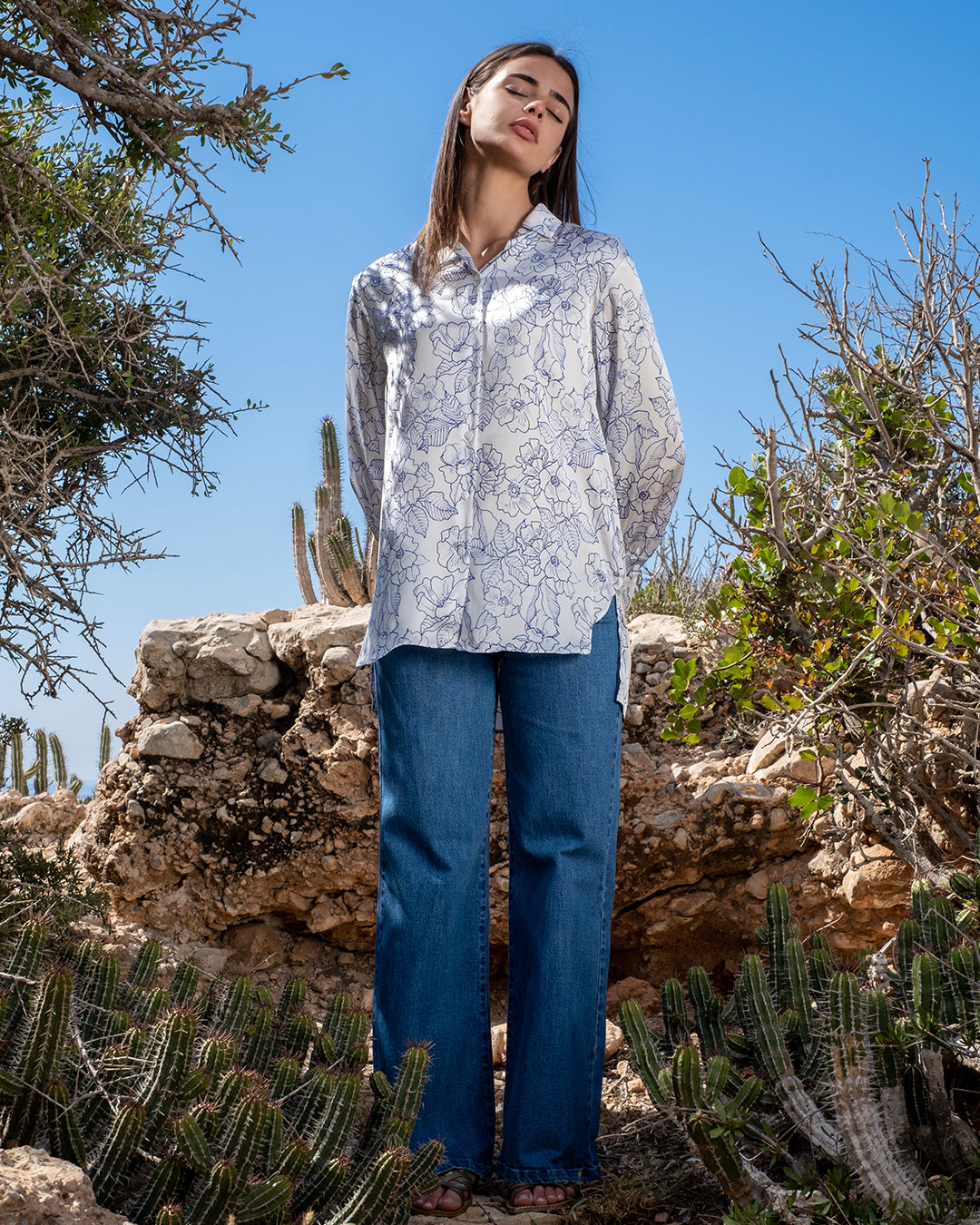 Chemise satinée à imprimé floral bleu