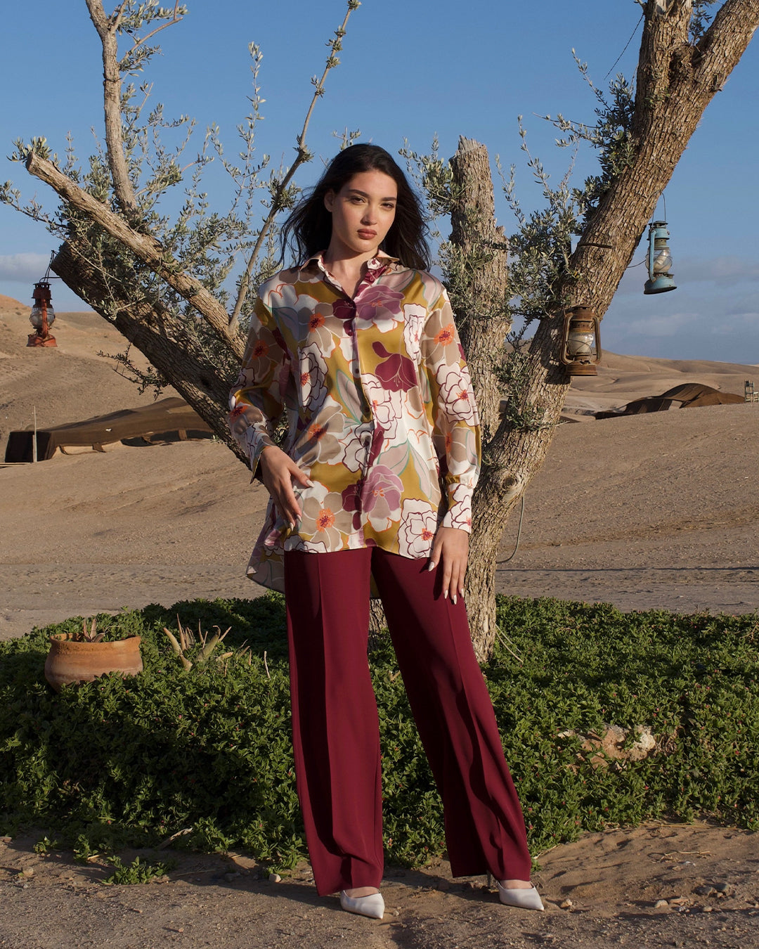 Chemise satinée à fleurs