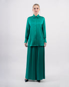 Ensemble fluide satiné avec chemise longue et pantalon palazzo - Vert- détails