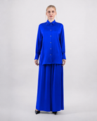 Ensemble fluide satiné avec chemise longue et pantalon palazzo - Bleu-vue de face