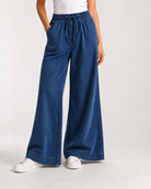 Pantalon jean wide leg femme à taille élastiquée RAZANA – Bleu foncé