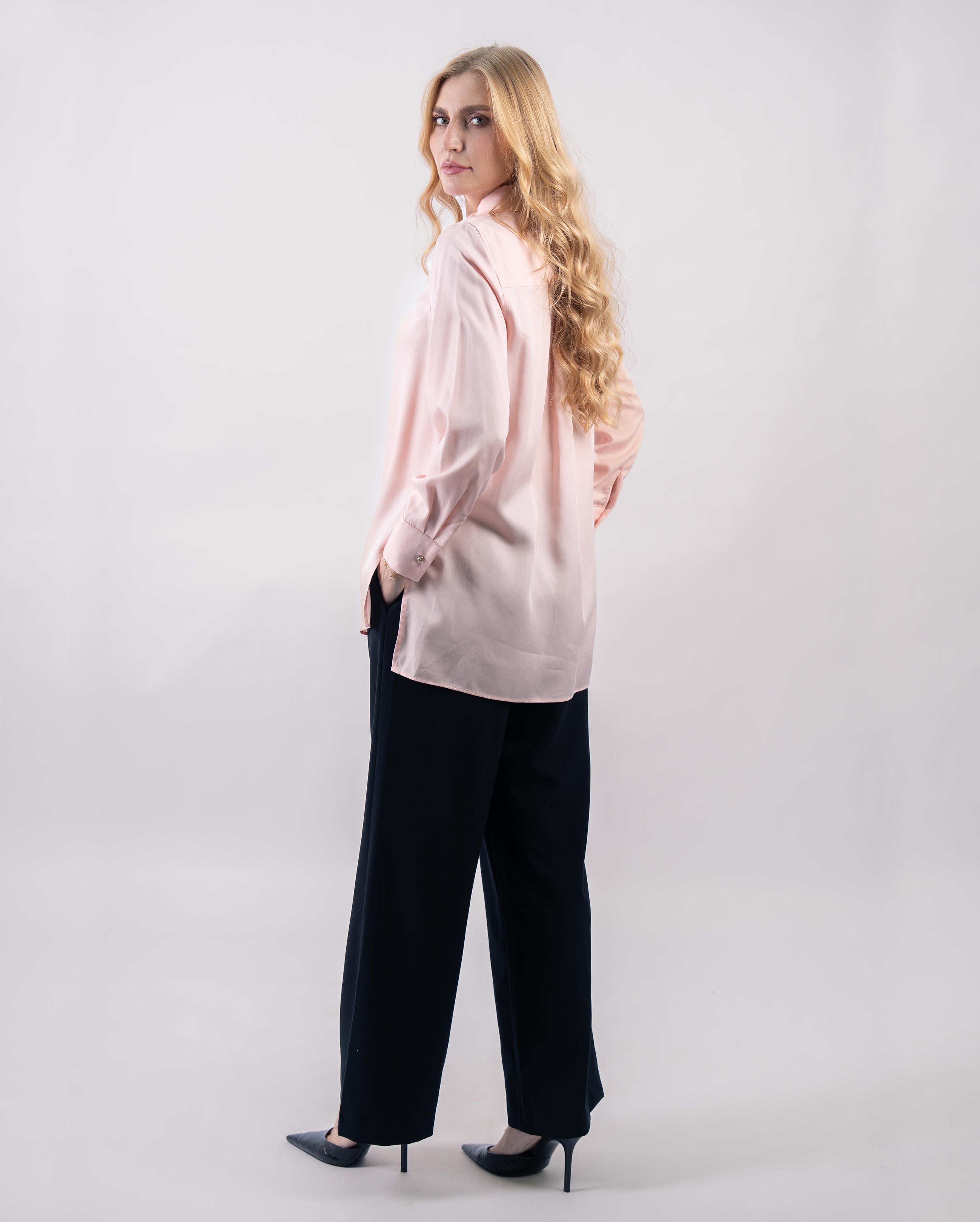 Chemise fluide rose poudré femme manches longues coupe droite élégante