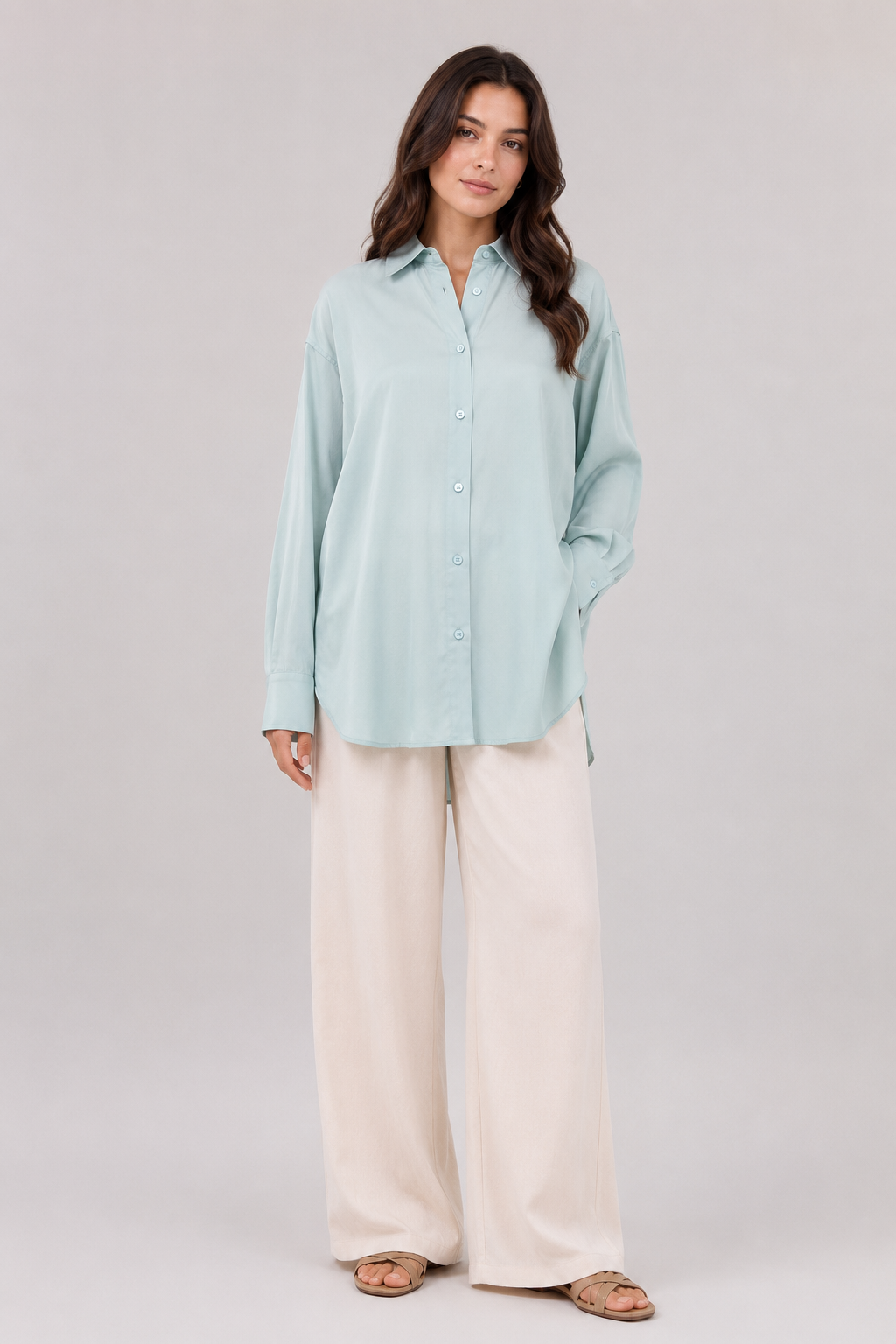 Chemise longue fluide en Tencel-Bleu azur-porté de face