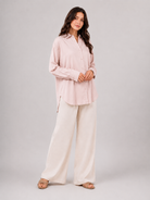 Chemise longue fluide en Tencel-Rose-porté de cote