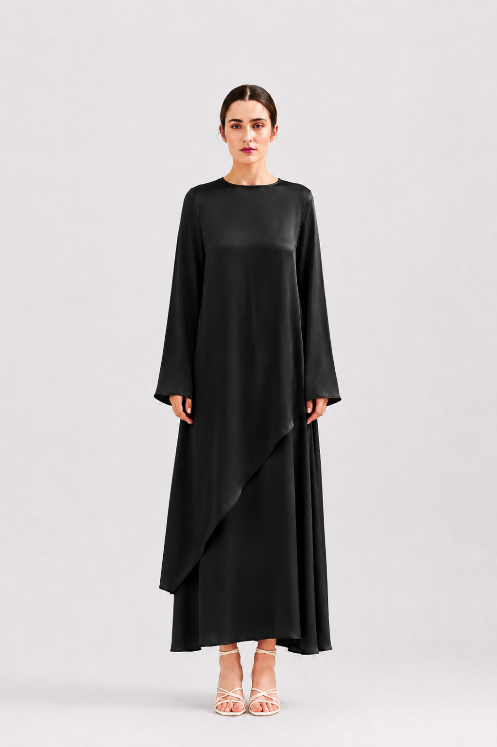 Ensemble long satiné noir avec tunique asymétrique à manches longues, vue de face-Noir- RAZANA