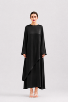 Ensemble long satiné noir avec tunique asymétrique à manches longues, vue de face-Noir- RAZANA