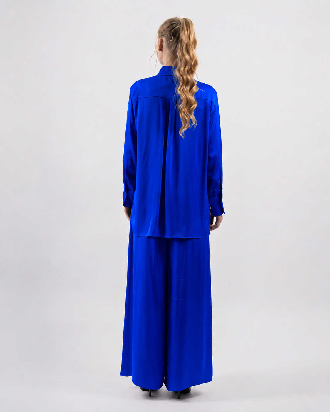 Ensemble fluide satiné avec chemise longue et pantalon palazzo - Bleu-vue arrière