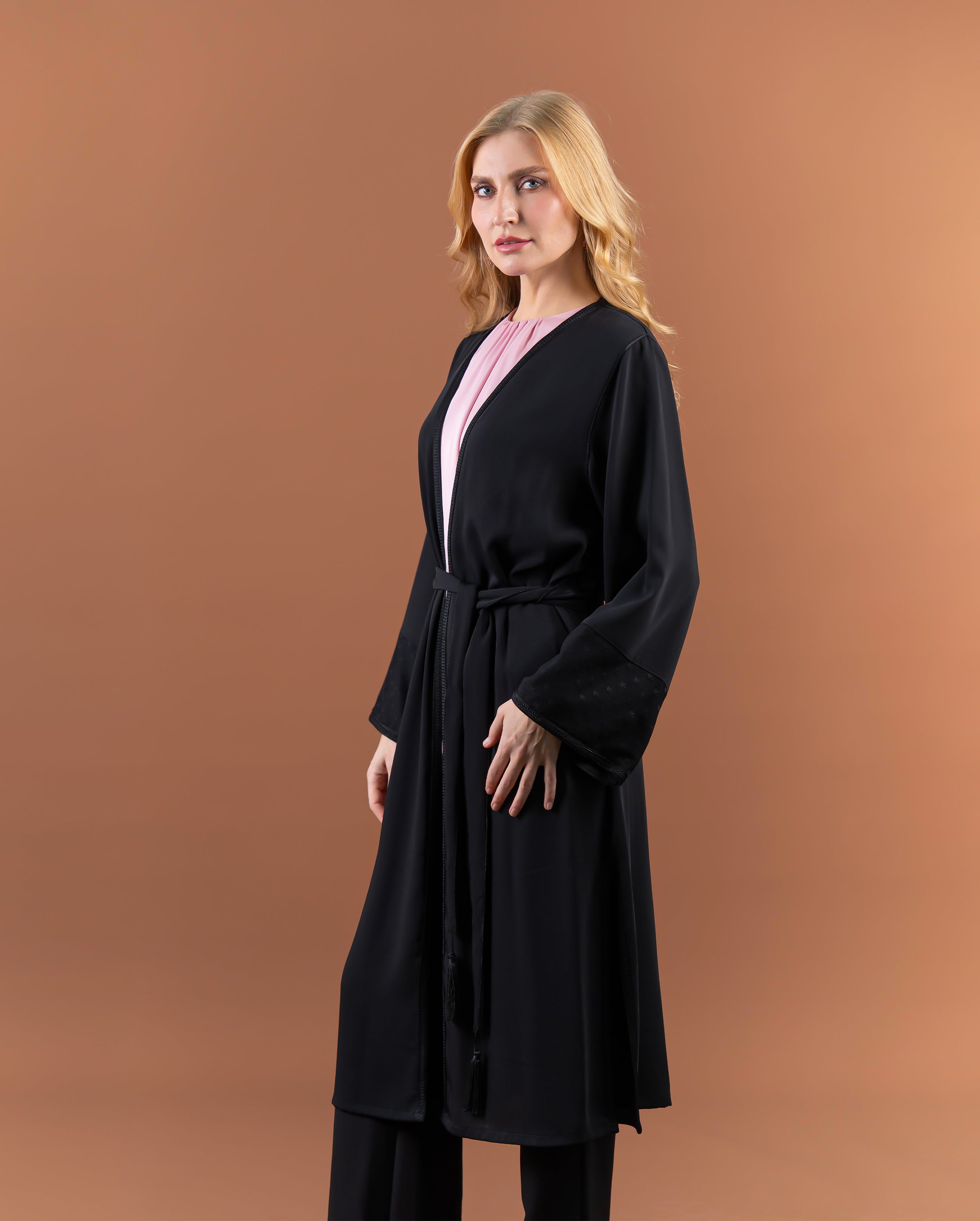 Kimono long  élégant avec manches ornées de dentelle – collection femme RAZANA