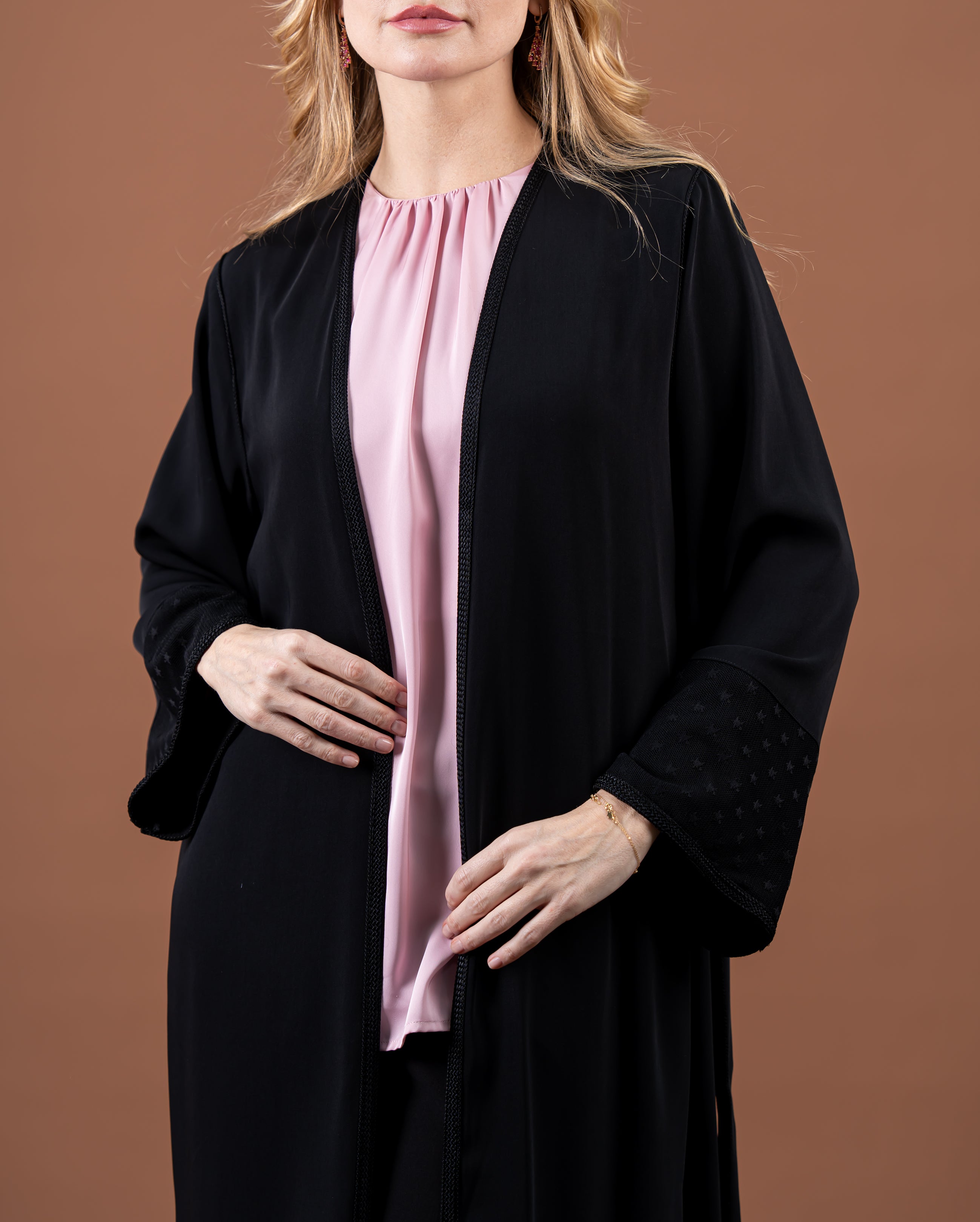 Kimono élégant avec manches ornées de dentelle – collection femme RAZANA