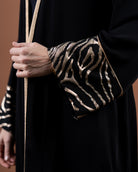 Kimono long élégant avec manches motif zébré et finition raffinée – collection femme RAZANA