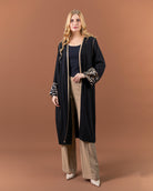 Kimono long noir avec manches motif zébré et finition raffinée – collection femme RAZANA