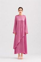 Ensemble long satiné rose avec tunique asymétrique à manches longues, vue de face-Rose-RAZANA