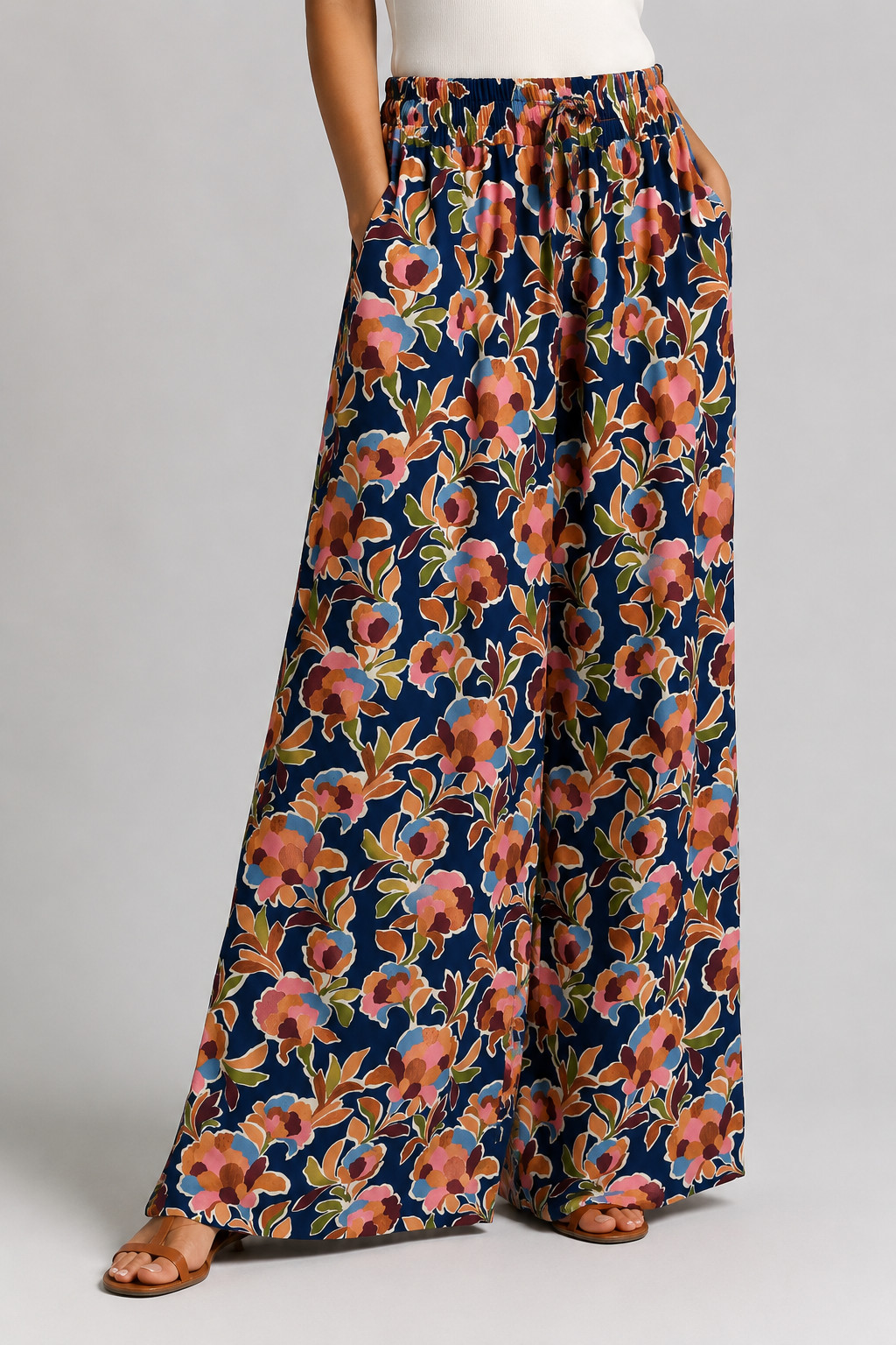 Pantalon fluide bleu marine à motif floral multicolore pour femme – RAZANA
