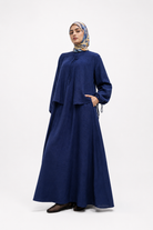 robe-longue-sans-manches-sur-robe-texturee-liens-noues-Bleu-face