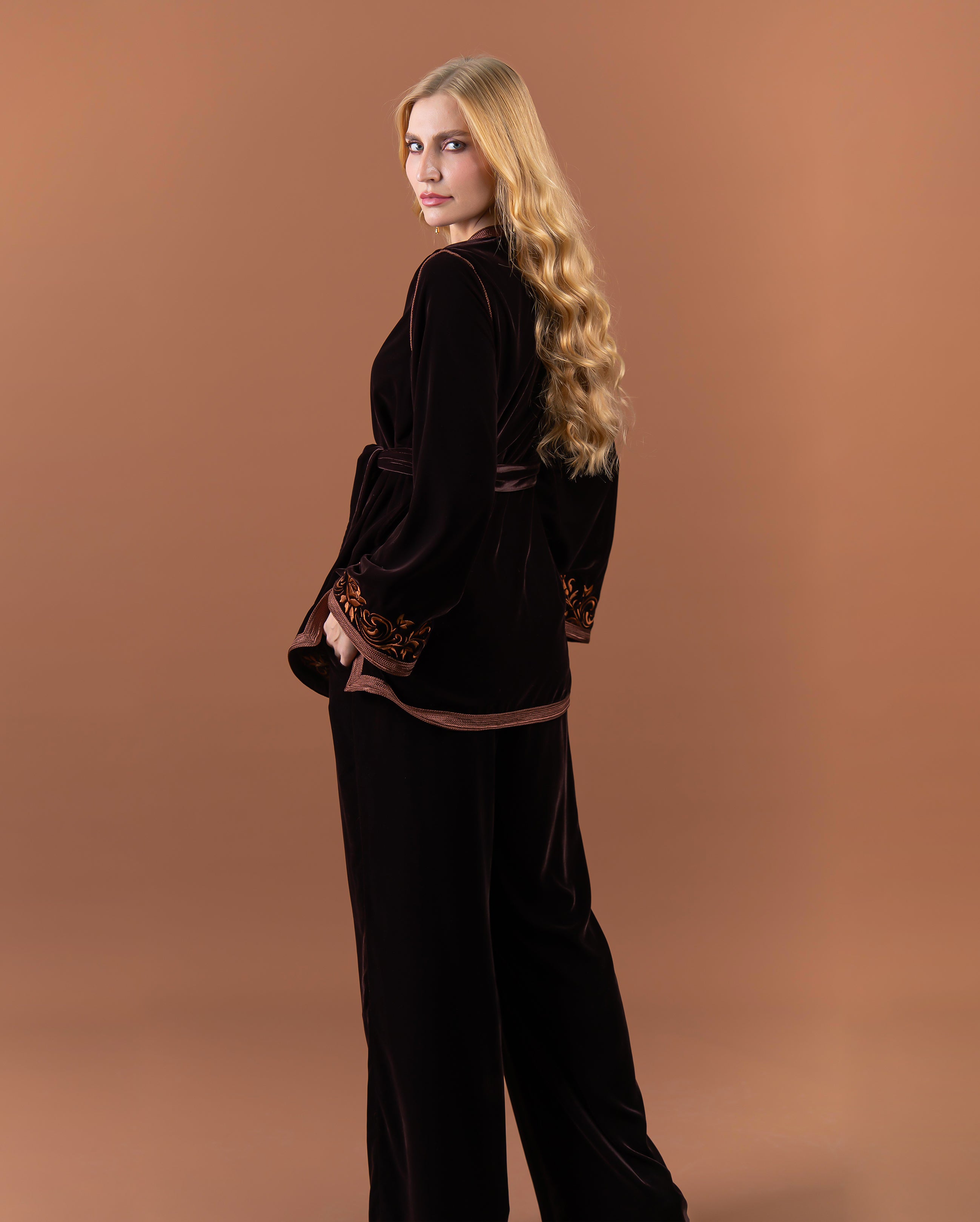 Tunique jabador en velours brodée avec ceinture pour femme – RAZANA