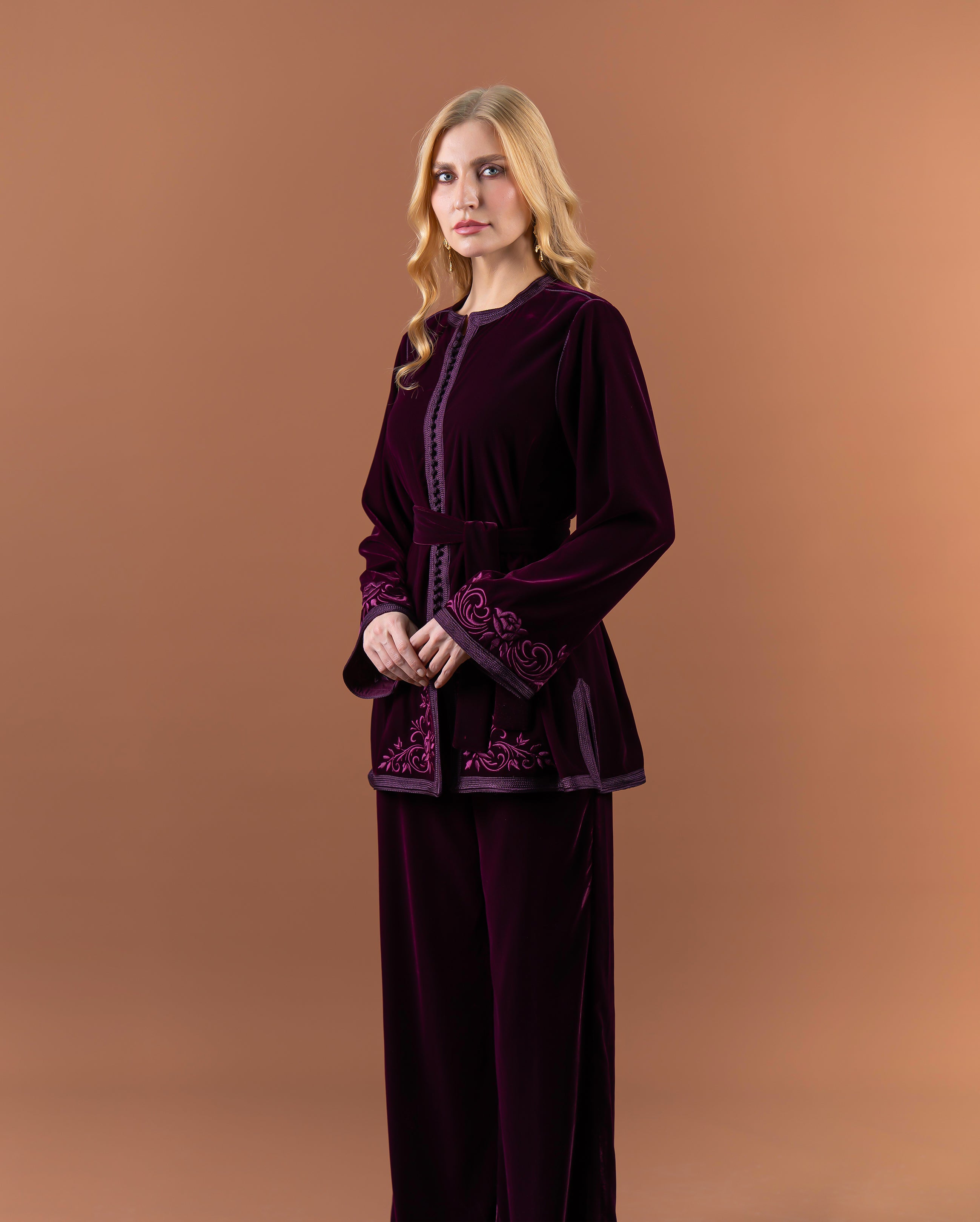 Tunique jabador en velours brodée avec ceinture pour femme – RAZANA