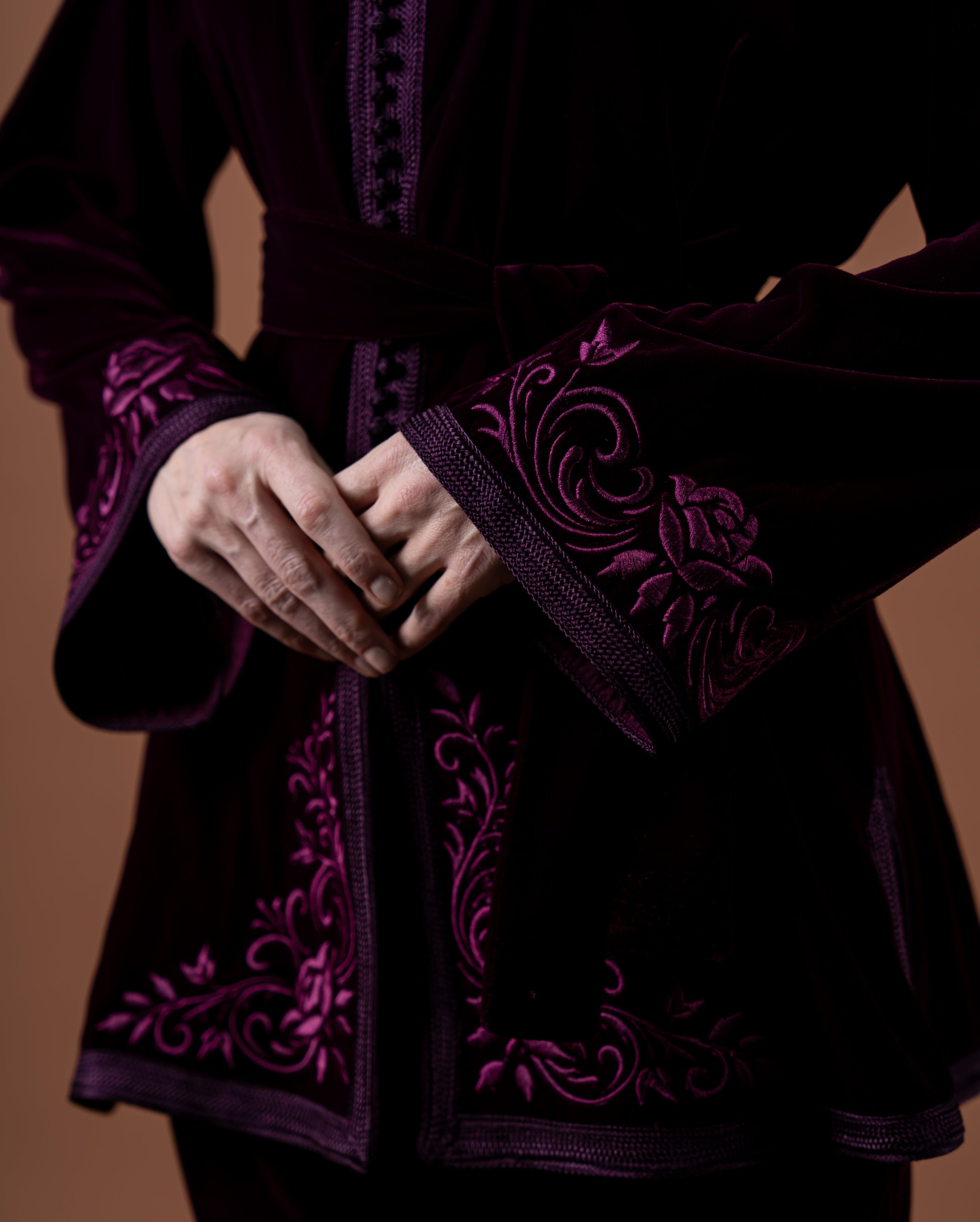 Tunique jabador en velours brodée avec ceinture pour femme – RAZANA