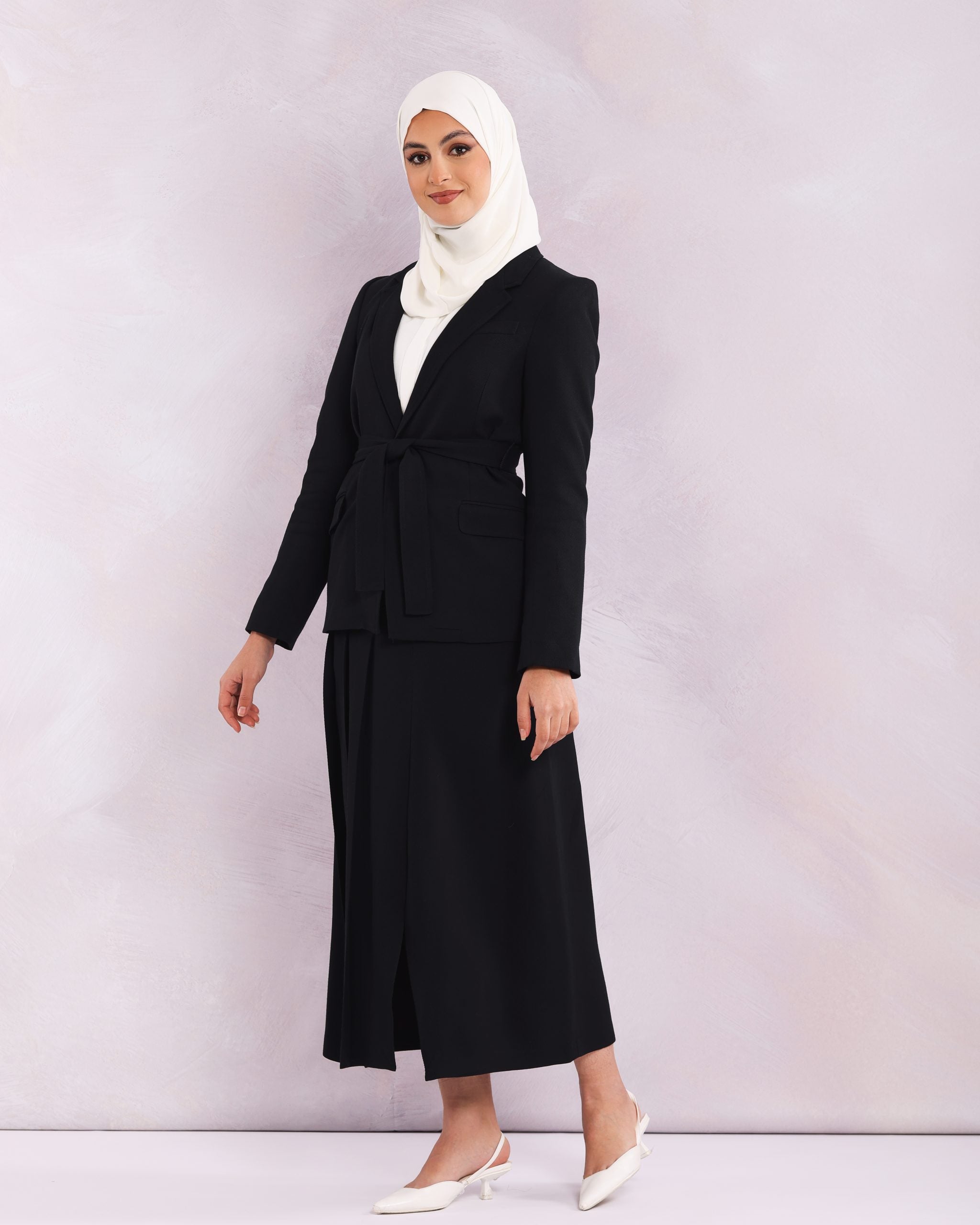 Veste de tailleur noire avec ceinture